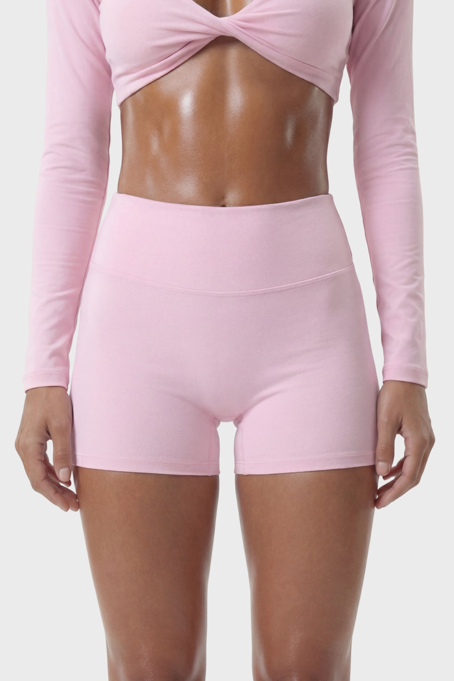 Essence Shorts 01