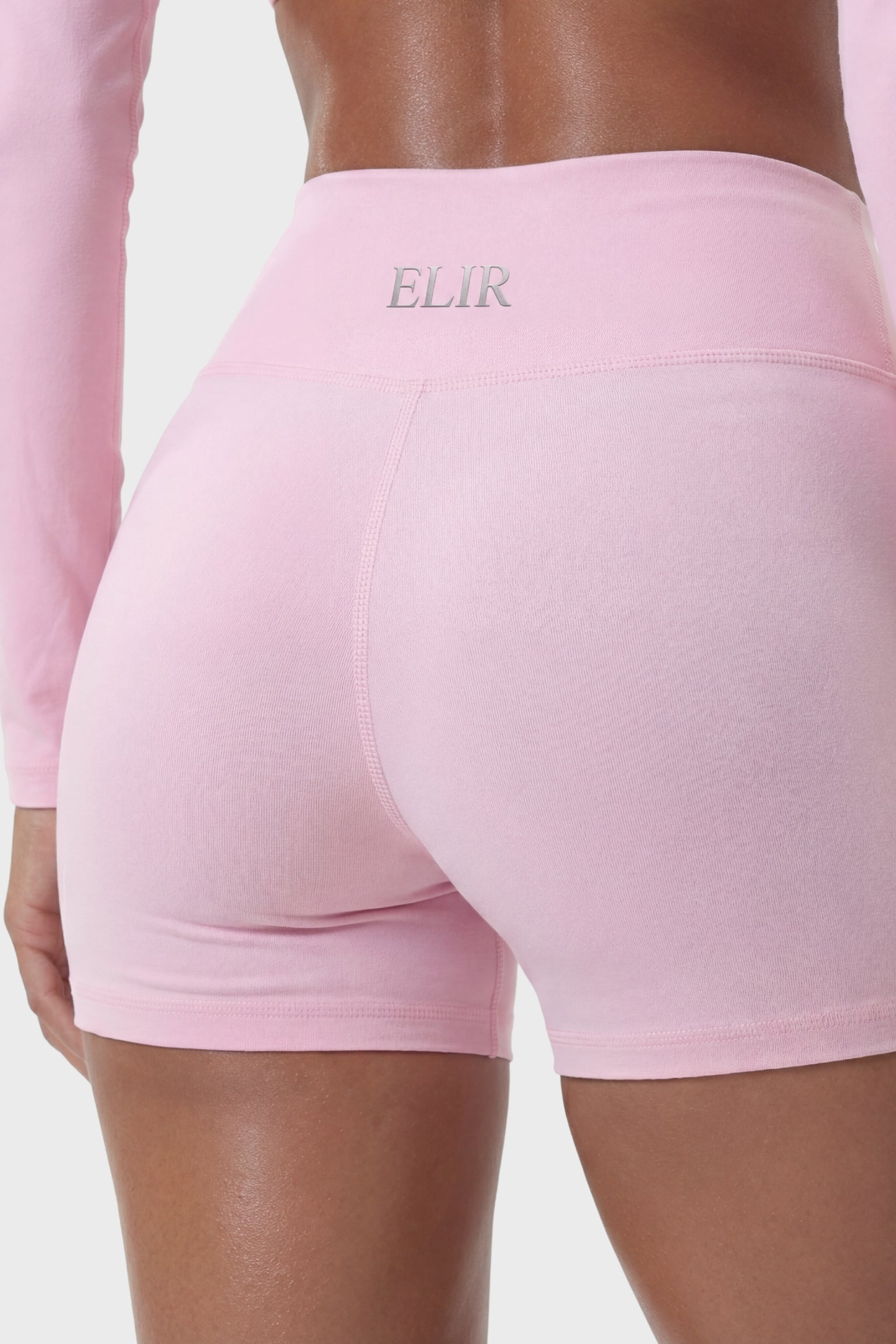 Essence Shorts 01