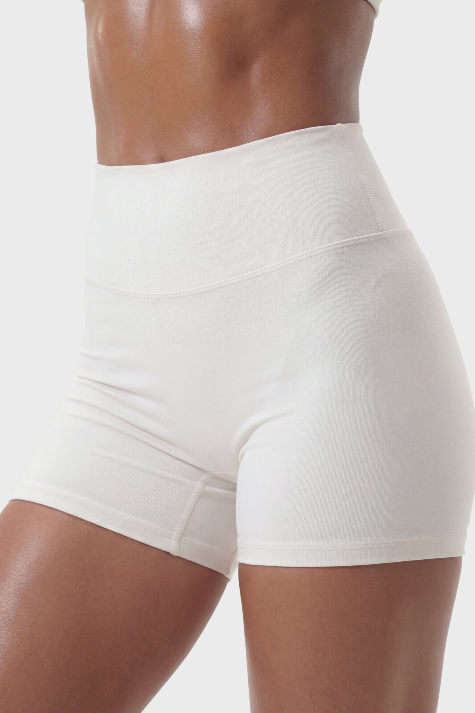 Essence Shorts 01